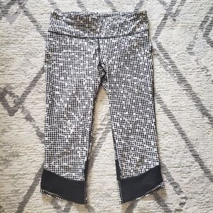 🆕️3/$50🍁Under Armour Crop Pants